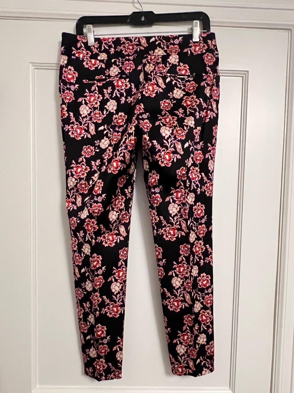 Floral Print Tapered Pants - Black with Red Floral - Picture 4 of 9